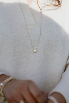 GLEE Subtle Harmony Necklace (Mother of Pearl)