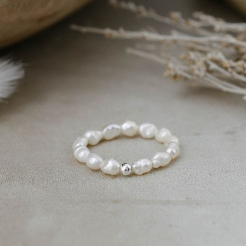 GLEE JEWELRY Sweet N Simple Ring – White Pearl