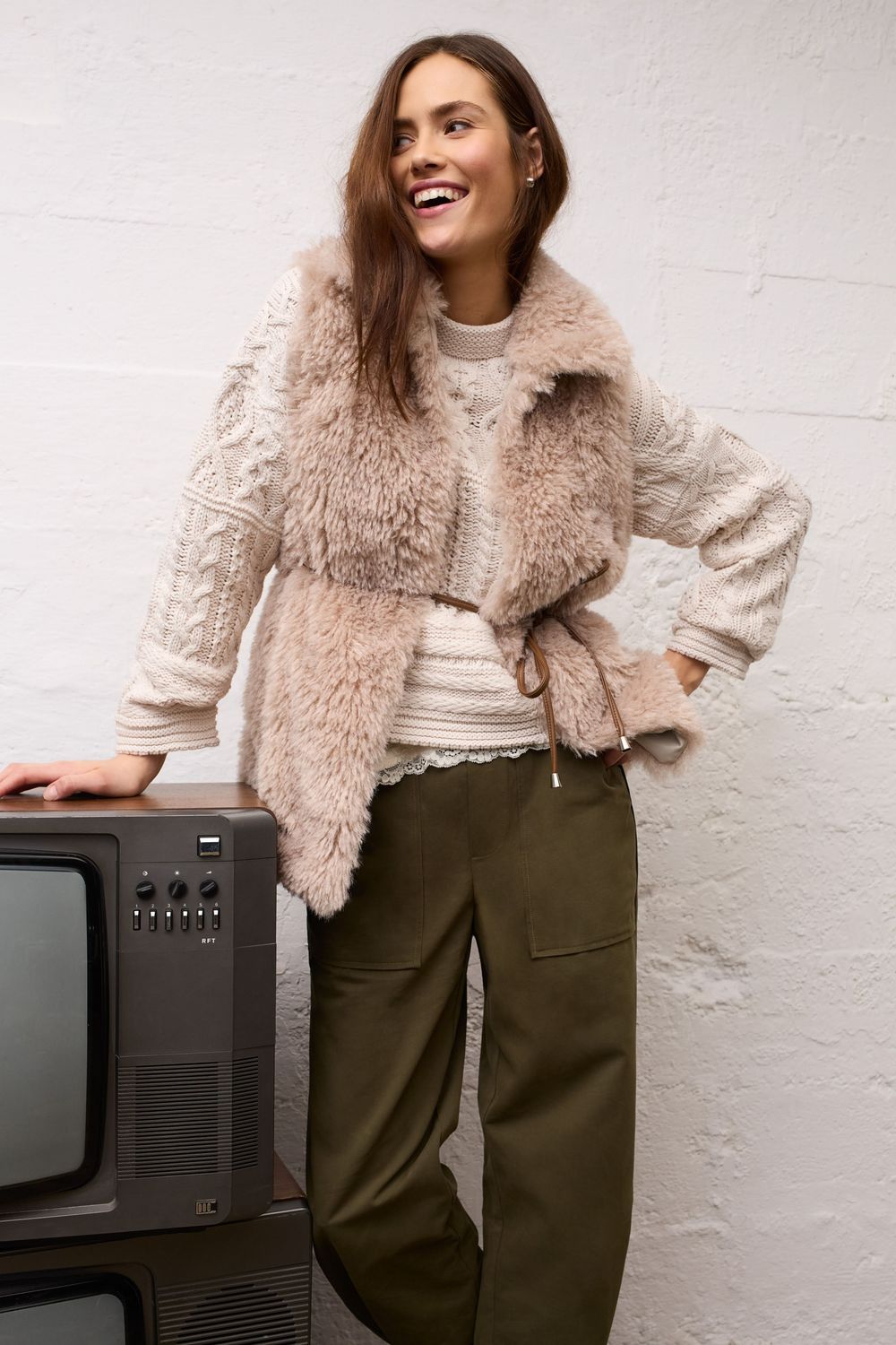 ​OUI Faux Fur Vest Light Stone 99325