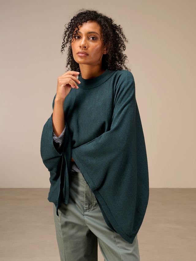 NILE Knitted Cape H26444