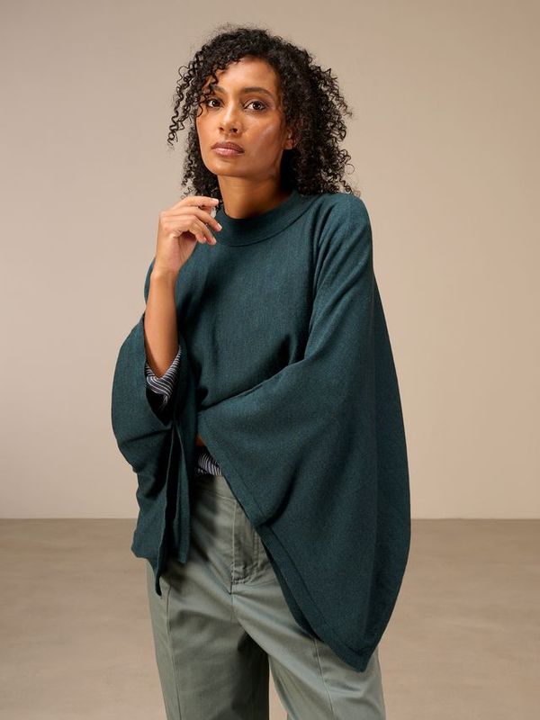 NILE Knitted Cape H26444