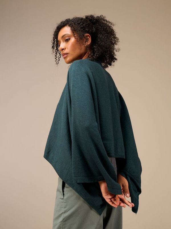 NILE Knitted Cape H26444