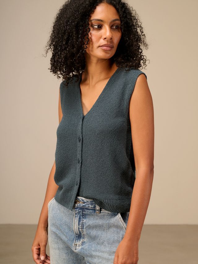 NILE Buttoned Knit Vest H26532