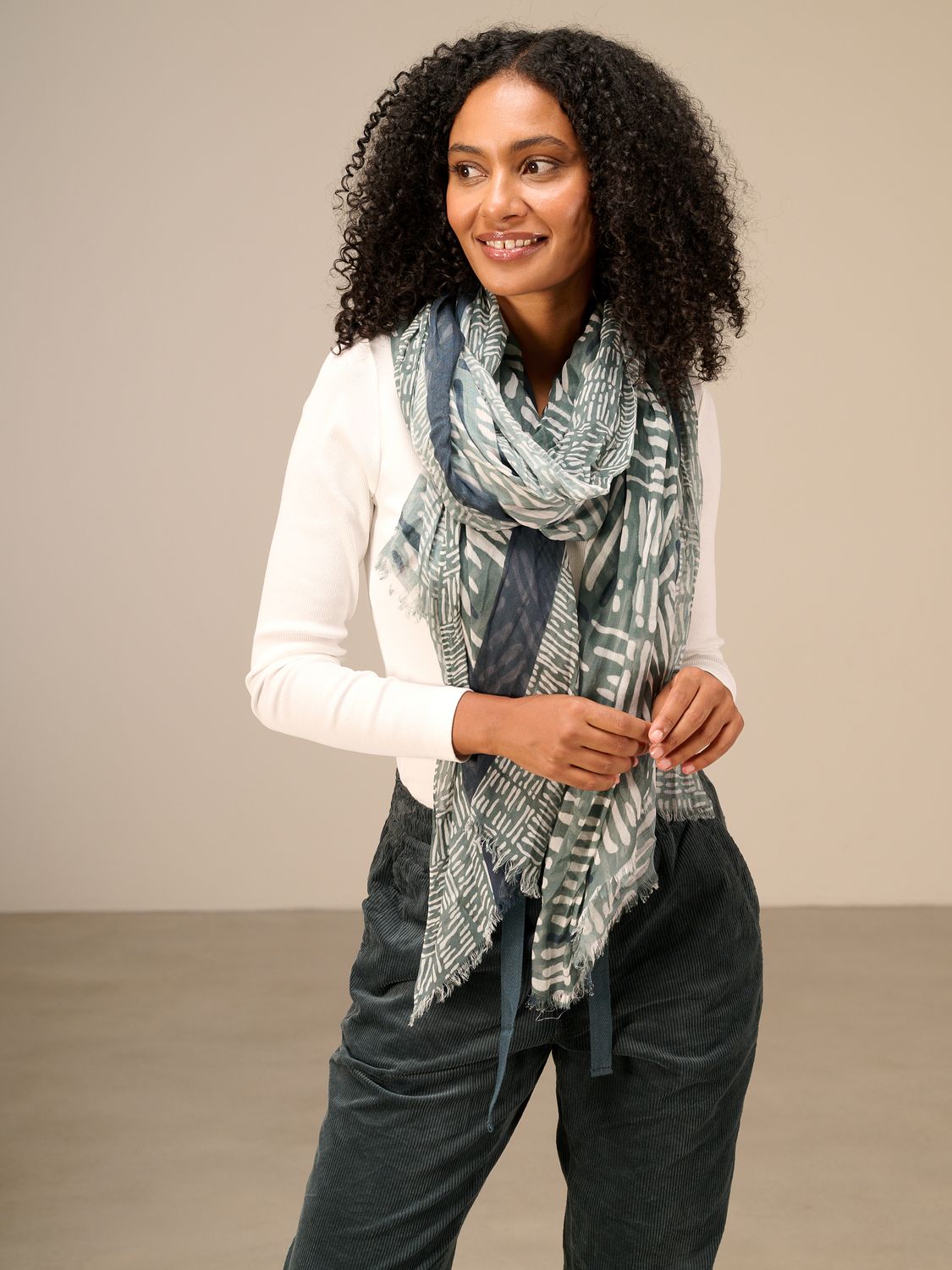 ​NILE Printed Scarf H26642