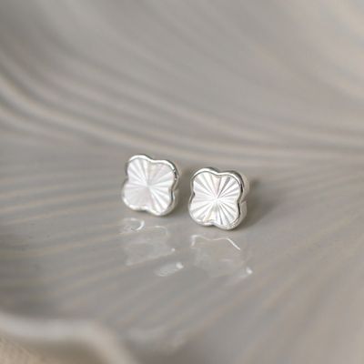 GLEE Anika Stud Earrings – Mother of Pearl