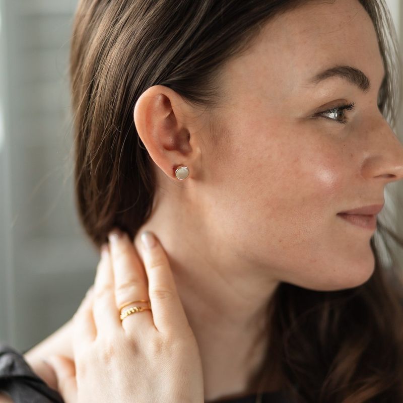 GLEE Boucles d’oreilles Alluring Studs – Nacre