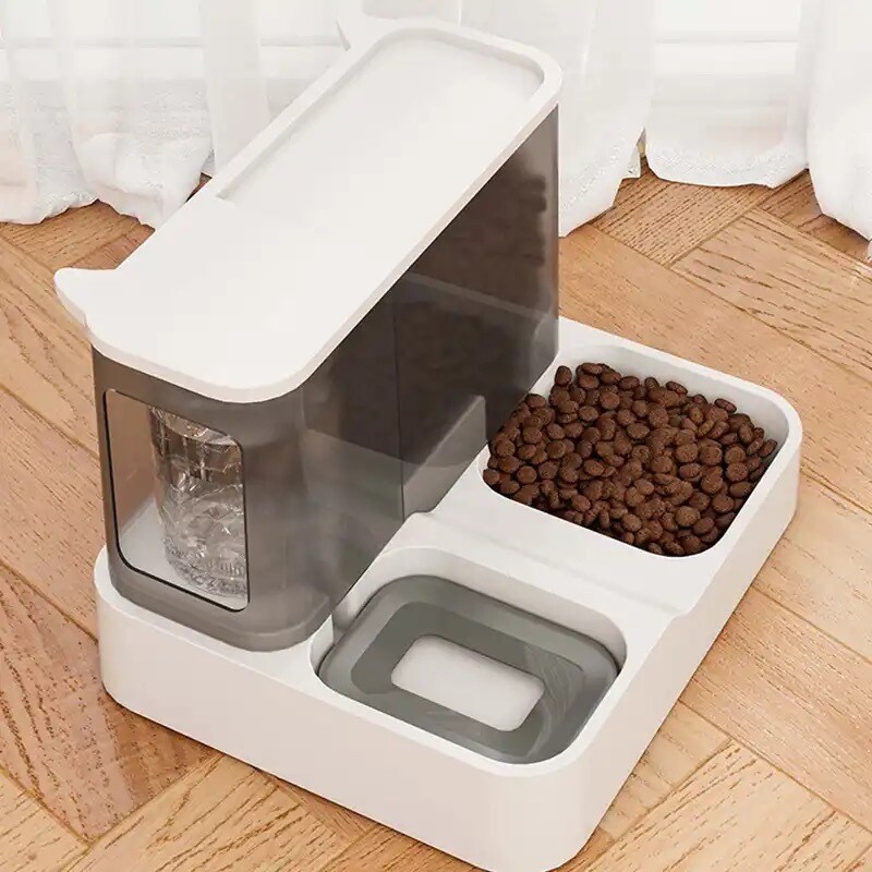 Automatischer Trink und Fressnapf