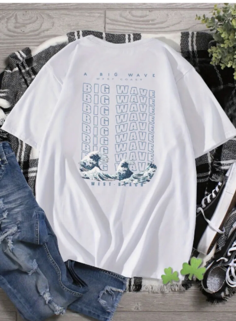 &quot;Big Wave&quot; Wave Graphic T&#39;s