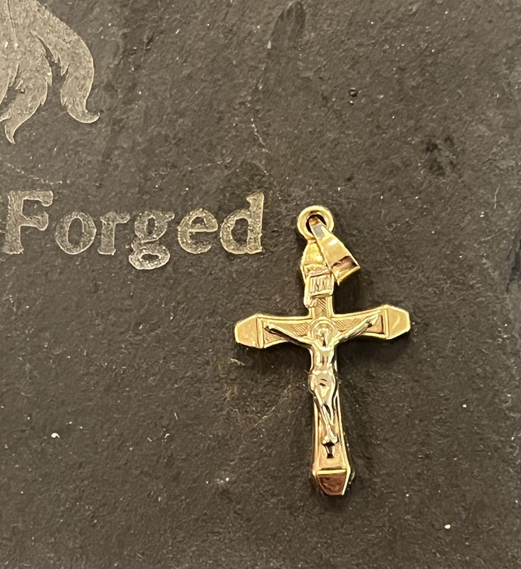 14k Gold Cross Pendant, 0.6 grams.