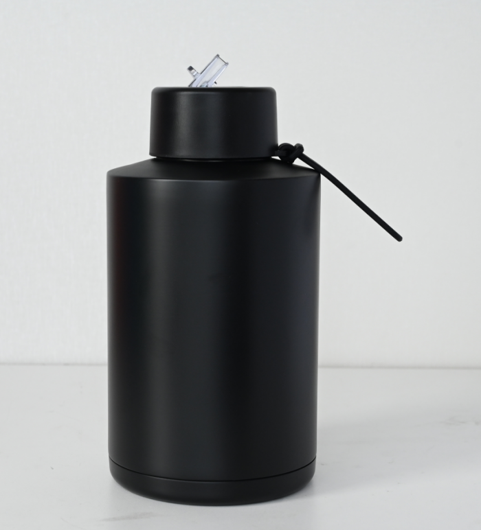(ALL STOCK IN NZ) 2L (68oz) Stainless Steel Ceramic Water Bottle With Straw