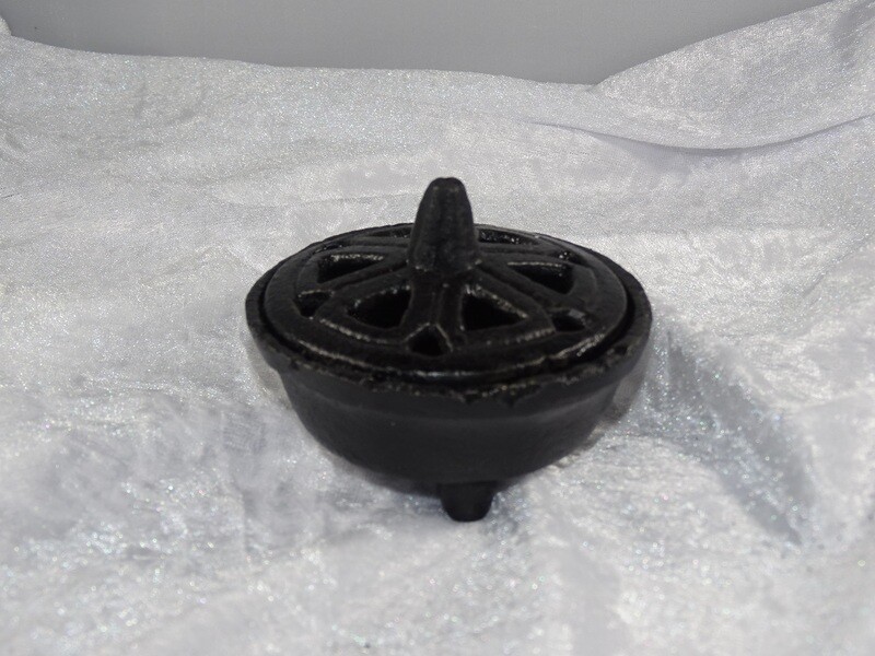 Cauldron dish with lid