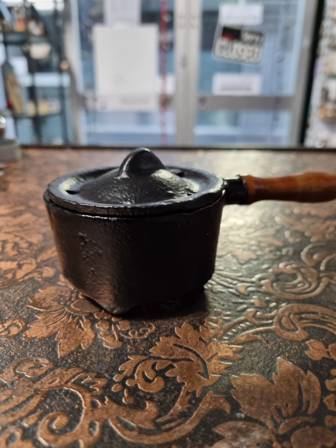 Cauldron vessel with handle