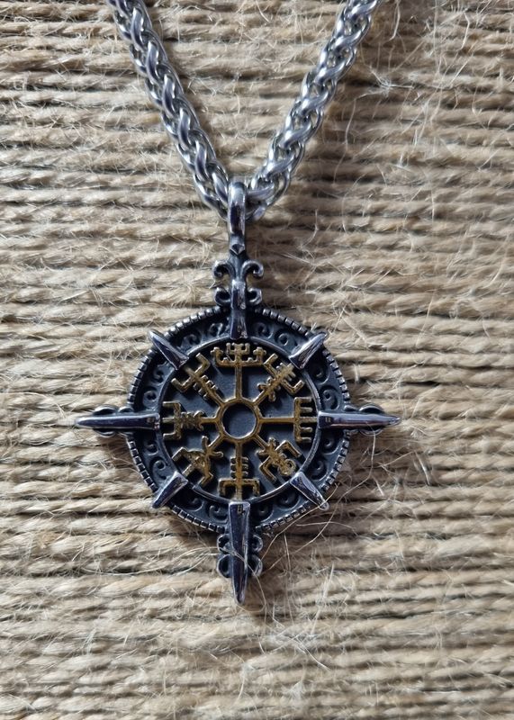 Vegvisir - Norse Compass Pendant