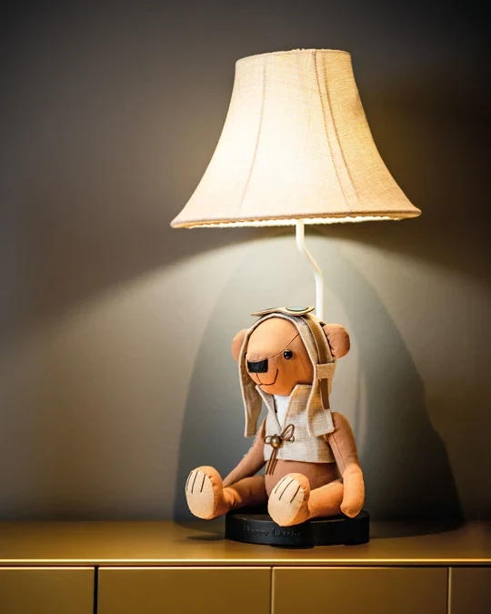 CHARLS- Der abenteuerlustige Bär Tischlampe CHARLS- Der abenteuerlustige Bär Tischlampe
