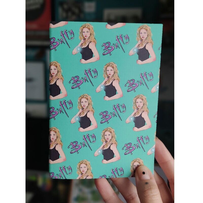 LIBRETA BUFFY CAZAVAMPIROS.
