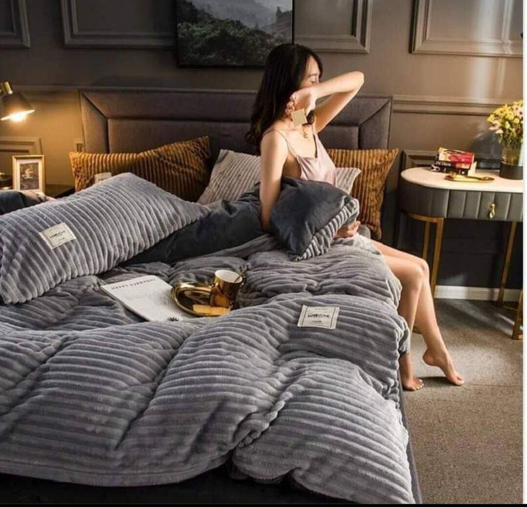 Velvet blanket with bedsheet and pillow cases||Colors available