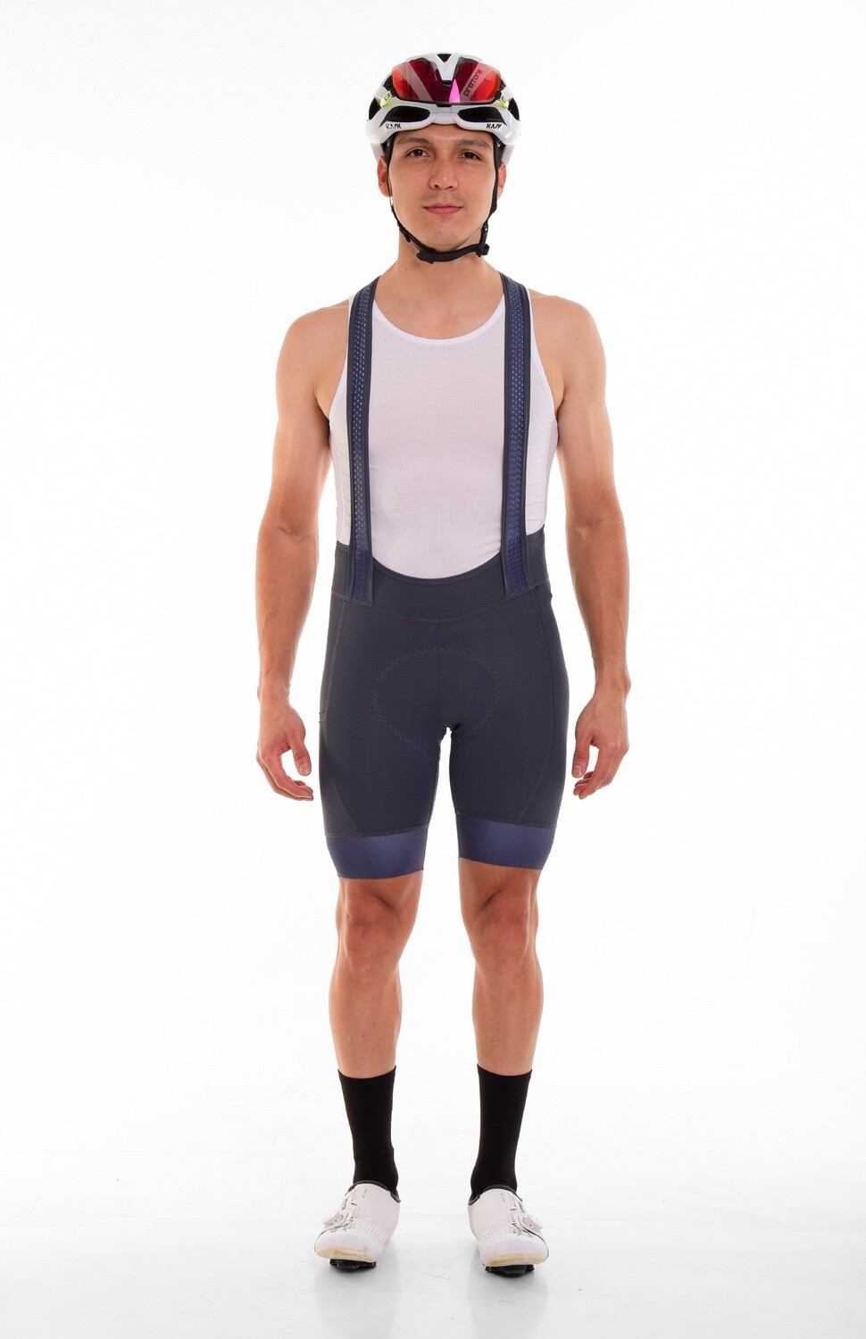 Pantaloneta de ciclismo clásico con Badana italiana 100% espuma certificada para 4-5 horas, tecnología de rápido secado, elongación bidireccional, tejido regulador de temperatura, tirantas elásticas de 4,5 cms de ancho, bolsillo lateral. 
 119000 
 765476903,702363533,574078988