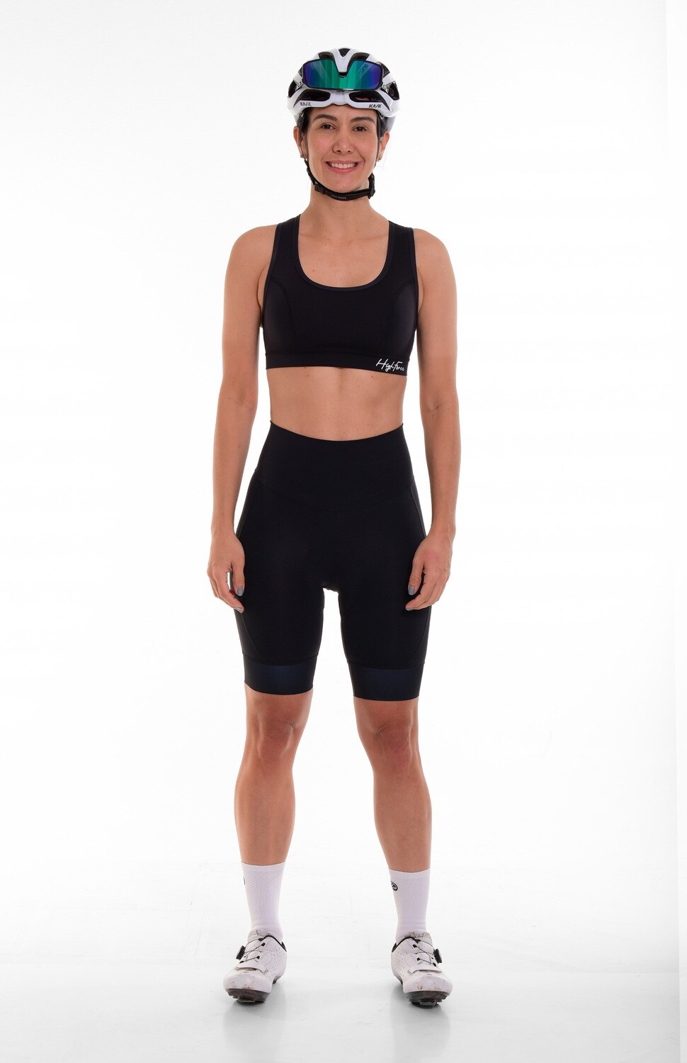 Top deportivo con ajuste preciso para mejorar la comodidad y el movimiento. Desarrollado en tejido de rápido secado, elongación para mayor comodidad y soporte y tecnología antimicrobial. 
 30000 
 765474163,574087863,573463925