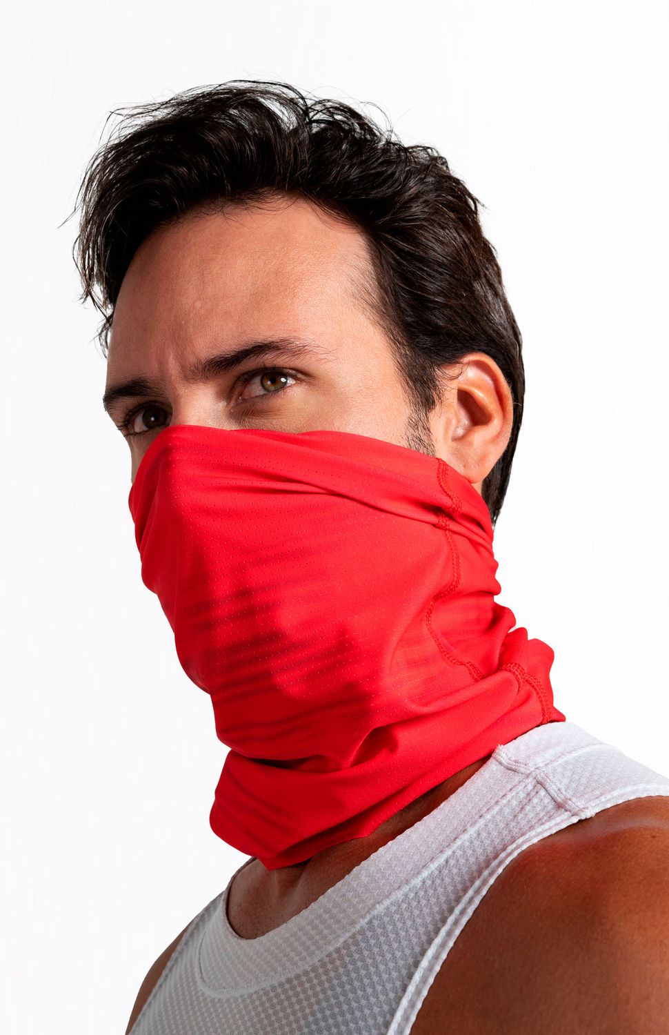 Un buff es un accesorio de ropa versátil que se puede utilizar de varias maneras para cubrir la cabeza, el cuello o la cara. Originalmente diseñado para practicar deportes al aire libre, como ciclismo o running. Los buffs suelen estar hechos de materiales ligeros y transpirables, lo que los hace cómodos de usar en diversas condiciones climáticas. Además, son fáciles de llevar y pueden ser lavados y secados rápidamente.
26000
true
765474163,574087863,573463925