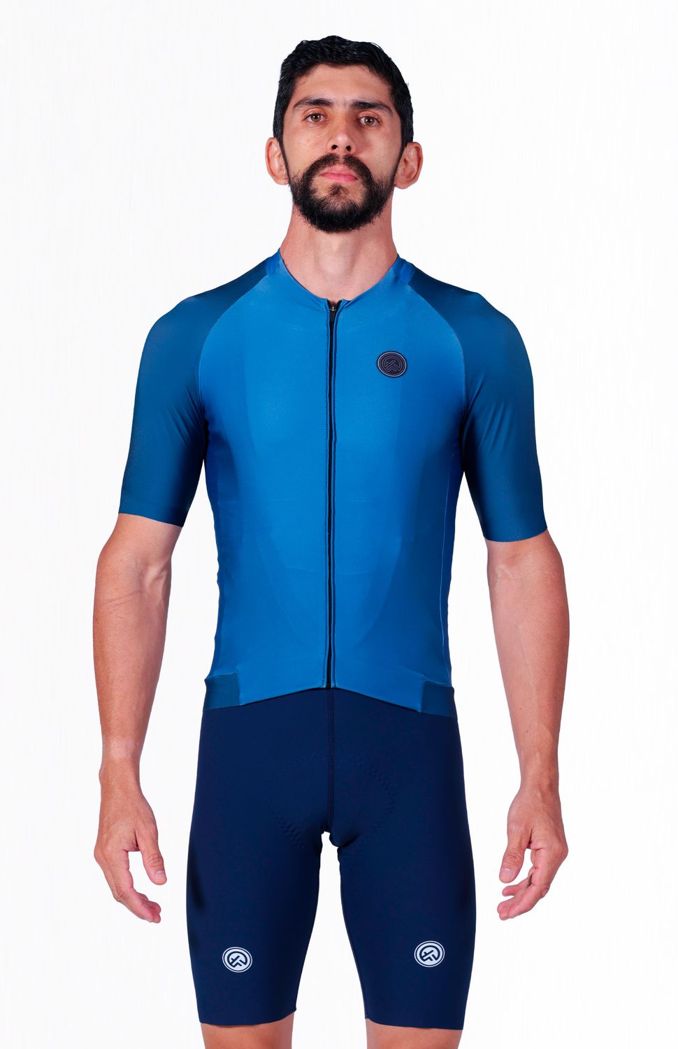 Con este jersey te vas a sentir como todo un profesional, gracias a su tejido ultraliviano con elongación bidireccional , protección UV 50+, antimicrobial y rápido secado,su corte en manga desde el cuello hasta la sisa, hace que se ajuste perfecto al cuerpo, las mangas con acabado limpio y antideslizante interno las mantendrán siempre ajustadas a tu brazo, banda compresiva en el frente y siliconada en el posterior para un ajuste limpio y cómodo, corte en costados para un fit perfecto, cuello doble para evitar rozaduras de costuras, cierre semiautomático, peso 143 gr, FIT SEMI AJUSTADO.
Delantero,mangas,espalda
https://static.wixstatic.com/media/02498f_e0502860085f48f08af5b5d434099aaf~mv2.jpg