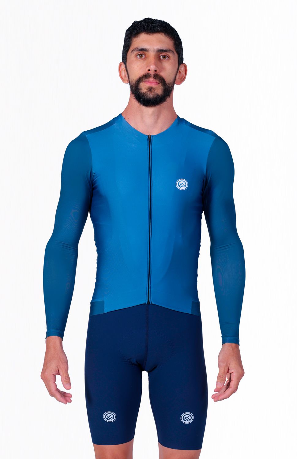 Perfecto para quienes quieren proteger sus brazos de los factores climáticos, lluvia, Frio o sol, no tendrás que preocuparte gracias a su tejido con protección UV 50+, rápido secado y antimicrobial para evitar malos olores, elongación bidireccional ultraliviano cierre semiautomático, cuello doble para evitar que las costuras rocen con la piel, banda compresiva en el frente y siliconada en el posterior para un ajuste limpio y cómodo. FIT AJUSTADO.
Delantero,mangas,espalda
https://static.wixstatic.com/media/02498f_4e3c4d0b8f6c443faba478c46d194646~mv2.jpg