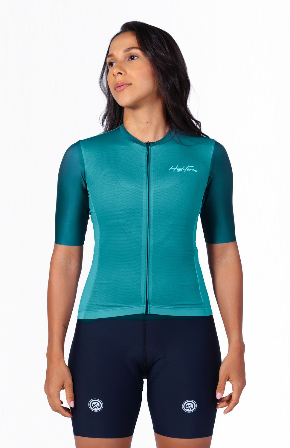 Nuestro jersey Classic colors está elaborado con un tejido microperforado en el cuerpo lo que permite el transporte de humedad y regulación de temperatura, las mangas están elaboradas en material compresivo, perfecta para ajustarse al cuerpo como una segunda piel, terminación en corte laser para una apariencia mas limpia, el frente cuenta con un elástico en la parte del ruedo para ajuste mientras que la espalda tiene una banda siliconada para que no se deslice, 3 bolsillos para almacenar todo lo que necesites y detalle reflectivo, cuenta con tecnología de rápido secado, protección UV. FIT SEMI AJUSTADO.
Delantero,mangas,espalda
https://static.wixstatic.com/media/9e7c89_10f142095d5d4169b99547c0cc8c20e9~mv2.jpg