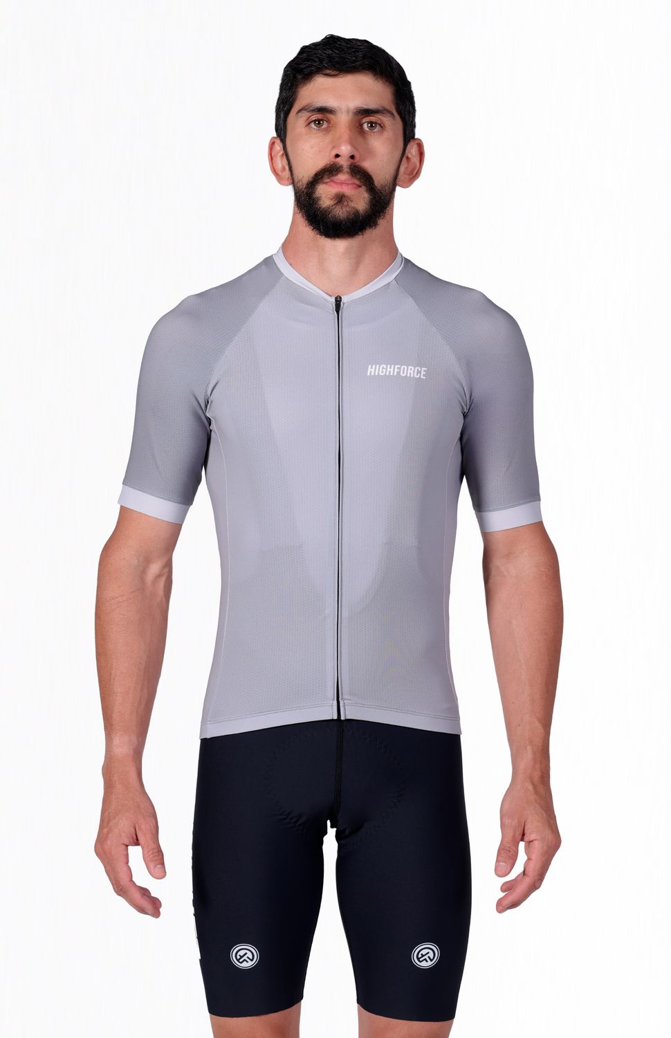 Nuestro jersey de travesía es ideal para adaptarse a cualquier reto, elaborado en material microperforado con cortes en costados para un ajuste perfecto a el cuerpo, acabado de bandas siliconadas en contorno de mangas para un ajuste perfecto sin que se muevan mientras vas en la ruta, manga ranglan que se extiende desde el cuello hasta la sisa, 3 bolsillos posteriores con elástico para mantener tus pertenecías a salvo y detalle reflectivo, FIT HOLGADO.
Delantero,mangas,espalda
https://static.wixstatic.com/media/02498f_8118bee5fcc54f11b3c8f2409cd780fe~mv2.jpg