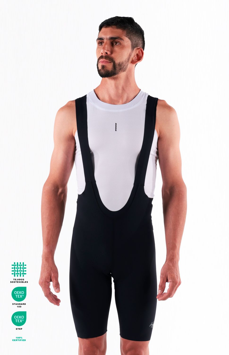 Nuestra licra premium, perfecta para rodar como lo hacen los profesionales, elaborada en hilos reciclables con textiles y badana italiana, se ajusta como una segunda piel al cuerpo. Badana Italiana espuma 3 densidades duración recorrido 8 horas. Textil Italiano elaborado con hilos de PET reciclado. Certificación Oeko tex. Sin costuras en costados para máxima comodidad. Tirantas corte laser con siliconado hipoalergénico para ajuste en hombros. Fajón con siliconado hipoalergénico en contorno pierna. Tecnología Drifit -Protección Uv -Antimicrobial. Se ajusta al cuerpo como una segunda piel. Tejido ultraliviano 
 320000 
 https://static.wixstatic.com/media/9e7c89_9c0a3171e58246da85a7c0da3c5efbc5~mv2.jpg 
 765476903,702363533,574078988