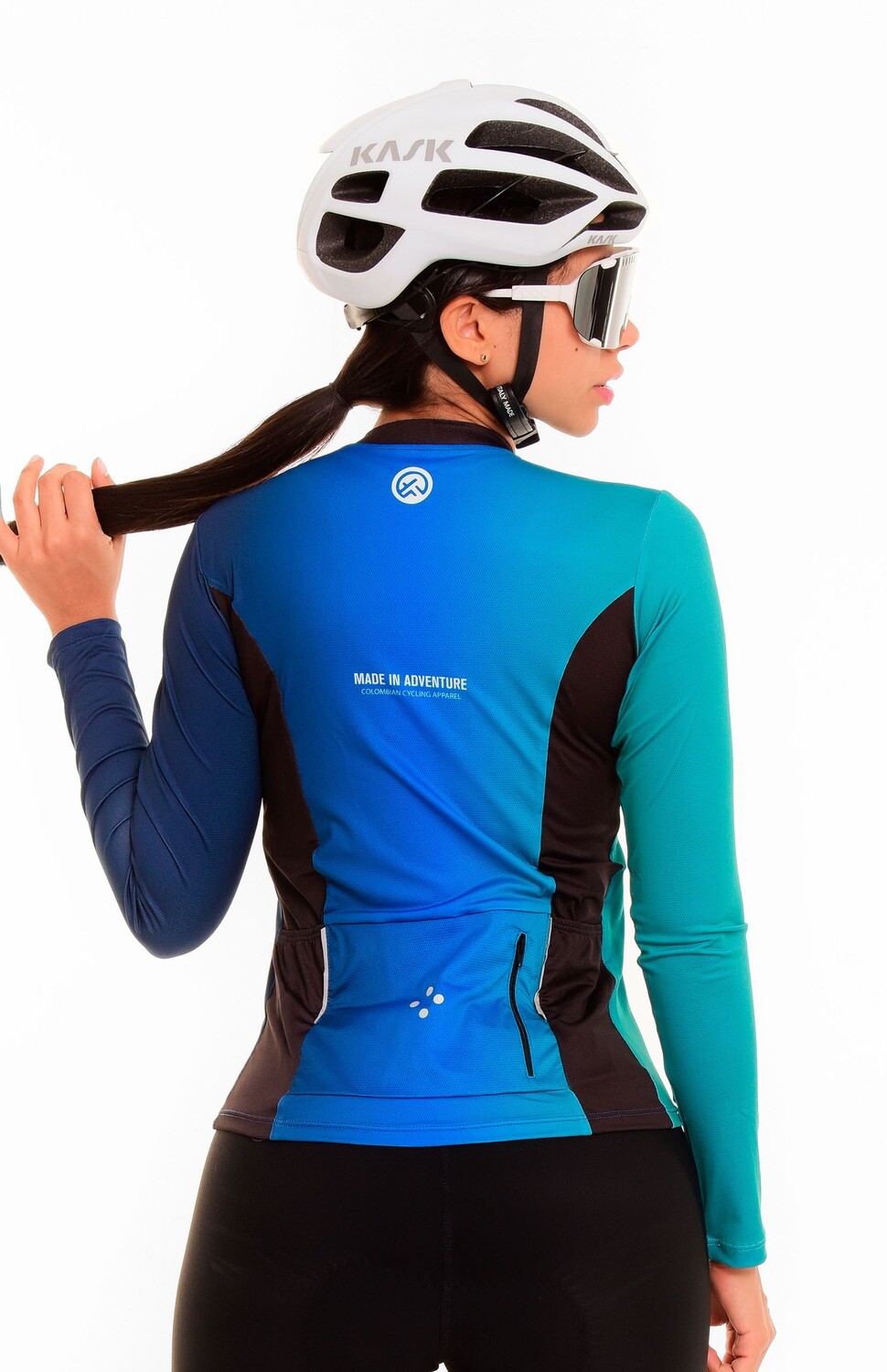 Línea perfecta para tus aventuras en tierra. Una línea inspirada en el espíritu aventurero y destinada al ciclista que no tiene límites, que rompe con las reglas del ciclismo y toma el riesgo de andar en dos ruedas para sentir la adrenalina de un descenso, el sufrimiento de un puerto de montaña, la euforia de lograr lo que parecía inalcanzable a lo asombroso de cruzar paisajes más hermosos. 
 65000 
 true 
 702346485,574087863,686525704