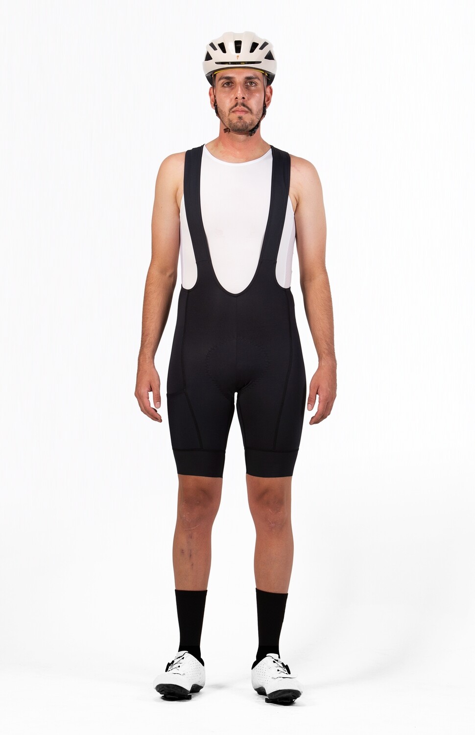 Pantaloneta básica de ciclismo evolucionada con reflectivo en lateral, un bolsillo de tul y espalda elaborada en tela microperforada, es una inversión valiosa para cualquier ciclista comprometido con la seguridad, el rendimiento y la comodidad. Esta prenda ha sido cuidadosamente elaborada con características que marcan la diferencia, con una atención meticulosa a los detalles. Esta prenda no solo cumple con las expectativas funcionales, sino que también añade un toque de estilo y elegancia a la experiencia de montar en bicicleta. Diseñada pensando en los ciclistas exigentes que buscan lo mejor para sus aventuras en carretera o montaña, cuenta con una badana de recorrido de 6 horas . 
 175000 
 
 765476903,702363533,574078988