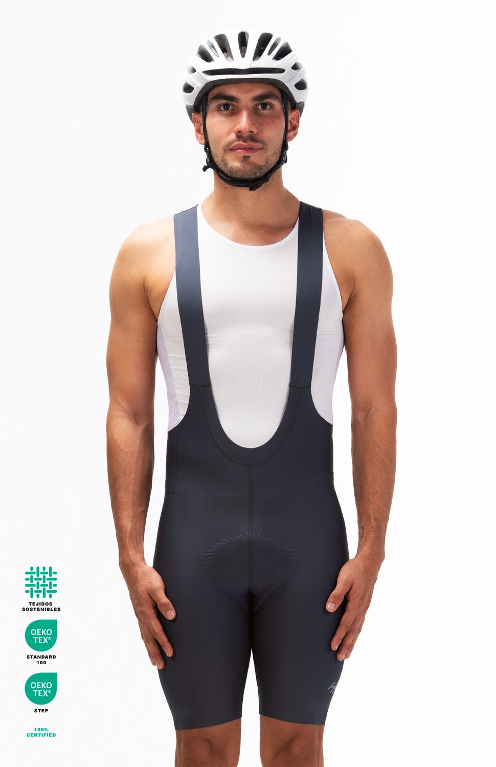 Nuestra licra premium, perfecta para rodar como lo hacen los profesionales, elaborada en hilos reciclables con textiles y badana italiana, se ajusta como una segunda piel al cuerpo. Badana Italiana espuma 3 densidades duración recorrido 8 horas. Textil Italiano elaborado con hilos de PET reciclado. Certificación Oeko tex. Sin costuras en costados para máxima comodidad. Tirantas corte laser con siliconado hipoalergénico para ajuste en hombros. Fajón con siliconado hipoalergénico en contorno pierna. Tecnología Drifit -Protección Uv -Antimicrobial. Se ajusta al cuerpo como una segunda piel. Tejido ultraliviano 
 320000 
 https://static.wixstatic.com/media/9e7c89_9c0a3171e58246da85a7c0da3c5efbc5~mv2.jpg 
 765476903,702363533,574078988