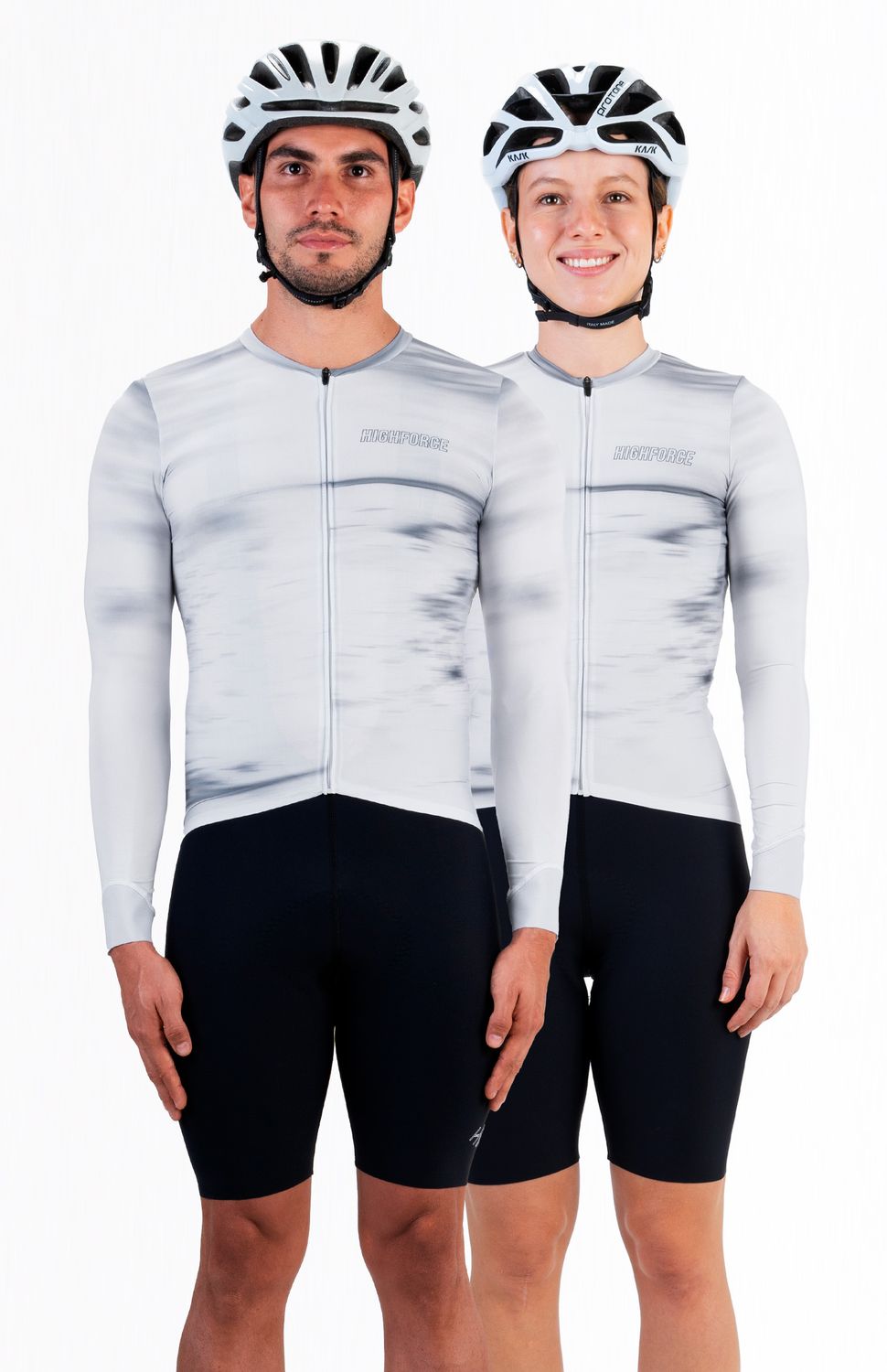 Jersey manga larga con tejidos tecnológicos ajustados al cuerpo que permiten mayor transpiración y comodidad en mangas, puños anatómicamente optimizados con corte láser y siliconado hipoalergénico. Esta prenda se ajusta perfecto para largos recorridos donde sentirás el confort de rodar como si fuera tu segunda piel. 
 https://static.wixstatic.com/media/02498f_0b7f91074d3b434794d9561e0febbc94~mv2.jpg 
 65000 
 true 
 702346485,574087863,686525704
