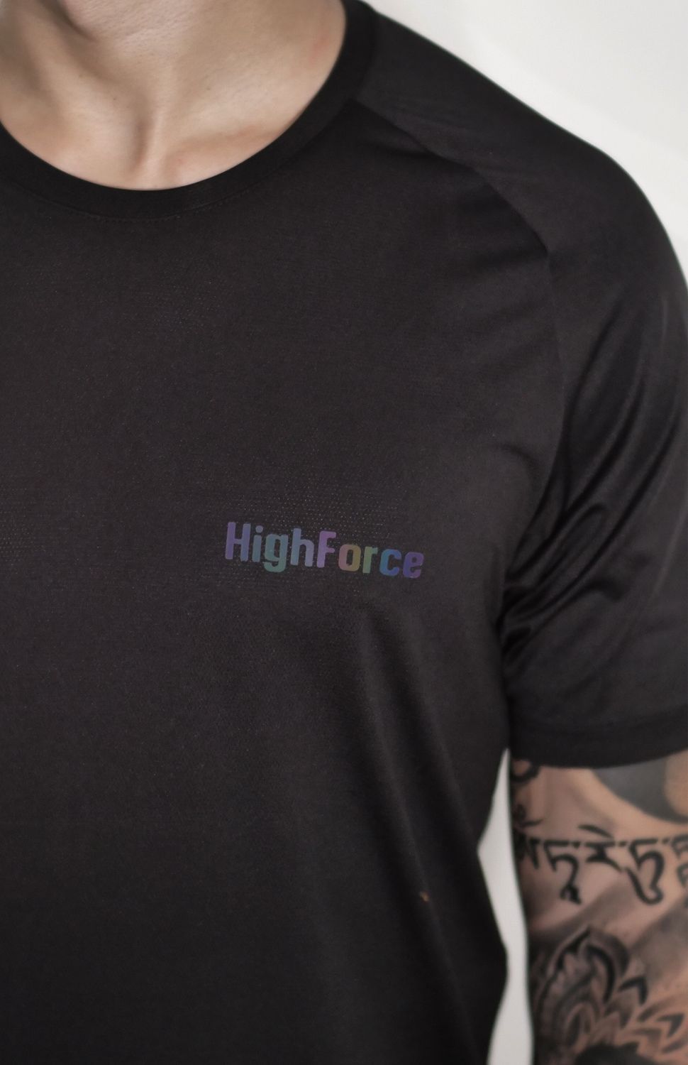 Características del Producto 
 
 
 Nuestra camiseta sport es una prenda de vestir versatil y comoda diseñada para actividades fisicas o uso casual. Con un tejdo transpirable ligero, manga corta.