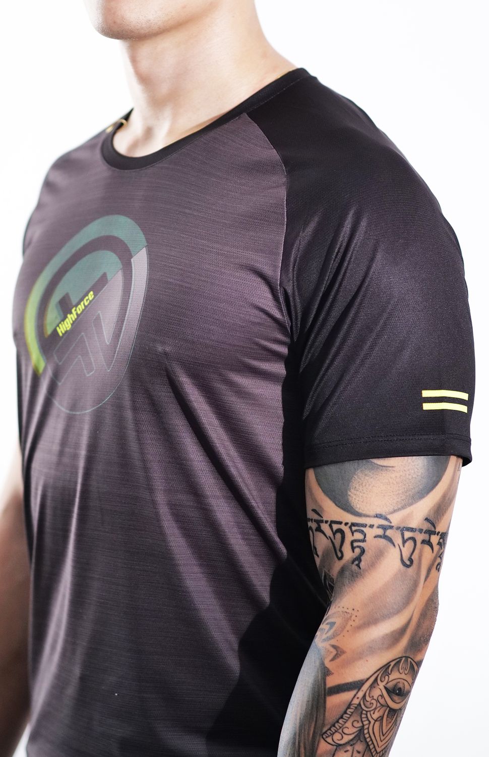 Características del Producto 
 
 
 Nuestra camiseta sport es una prenda de vestir versatil y comoda diseñada para actividades fisicas o uso casual. Con un tejdo transpirable ligero, manga corta.