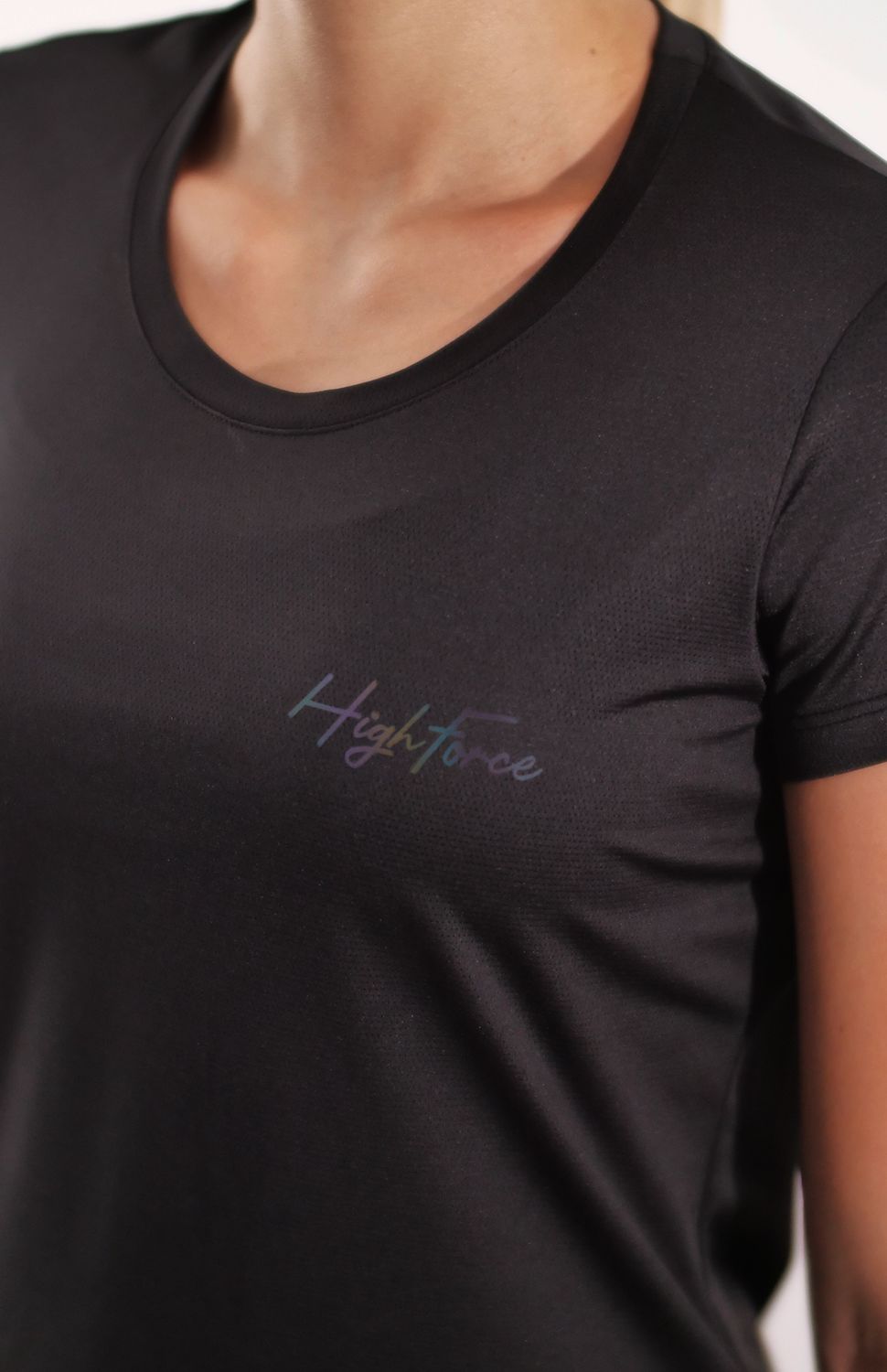 Nuestra camiseta sport es una prenda de vestir versatil y comoda diseñada para actividades fisicas o uso casual. Con un tejdo transpirable ligero, manga corta.
50000
true
784576504,703237545,702363643