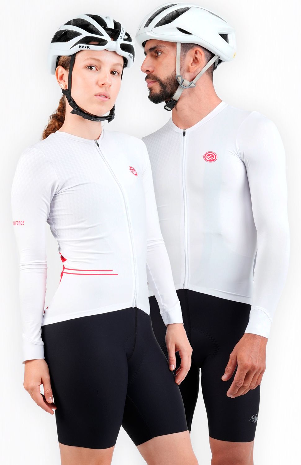Jersey manga larga con tejidos tecnológicos ajustados al cuerpo que permiten mayor transpiración y comodidad en mangas, puños anatómicamente optimizados con corte láser y siliconado hipoalergénico. Esta prenda se ajusta perfecto para largos recorridos donde sentirás el confort de rodar como si fuera tu segunda piel. 
 https://static.wixstatic.com/media/02498f_0b7f91074d3b434794d9561e0febbc94~mv2.jpg 
 65000 
 true 
 702346485,574087863,686525704