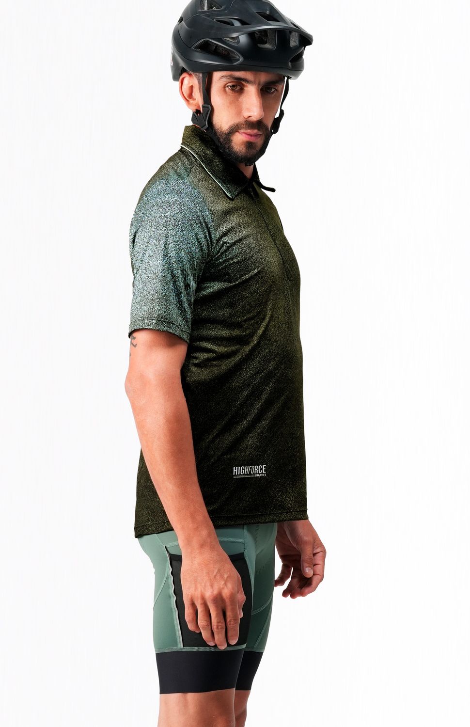 Diseñado para enfrentar los desafíos de las rutas, este jersey está elaborado en material microperforado lo que permite el paso del aire regulando la temperatura corporal, tecnología drifit para transporte de humedad y antimicrobial para neutralizar bacterias que causan mal olor, y dos bolsillos semi impermeables en la parte posterior para que lleves todo lo que necesitas a tus rodadas, su fit es holgado lo que permite libertad en movimiento. 
 50000 
 true 
 https://static.wixstatic.com/media/02498f_f0aa038fe51d414fa012ba41d90b2dc9~mv2.png 
 702346485,574087863,686525704