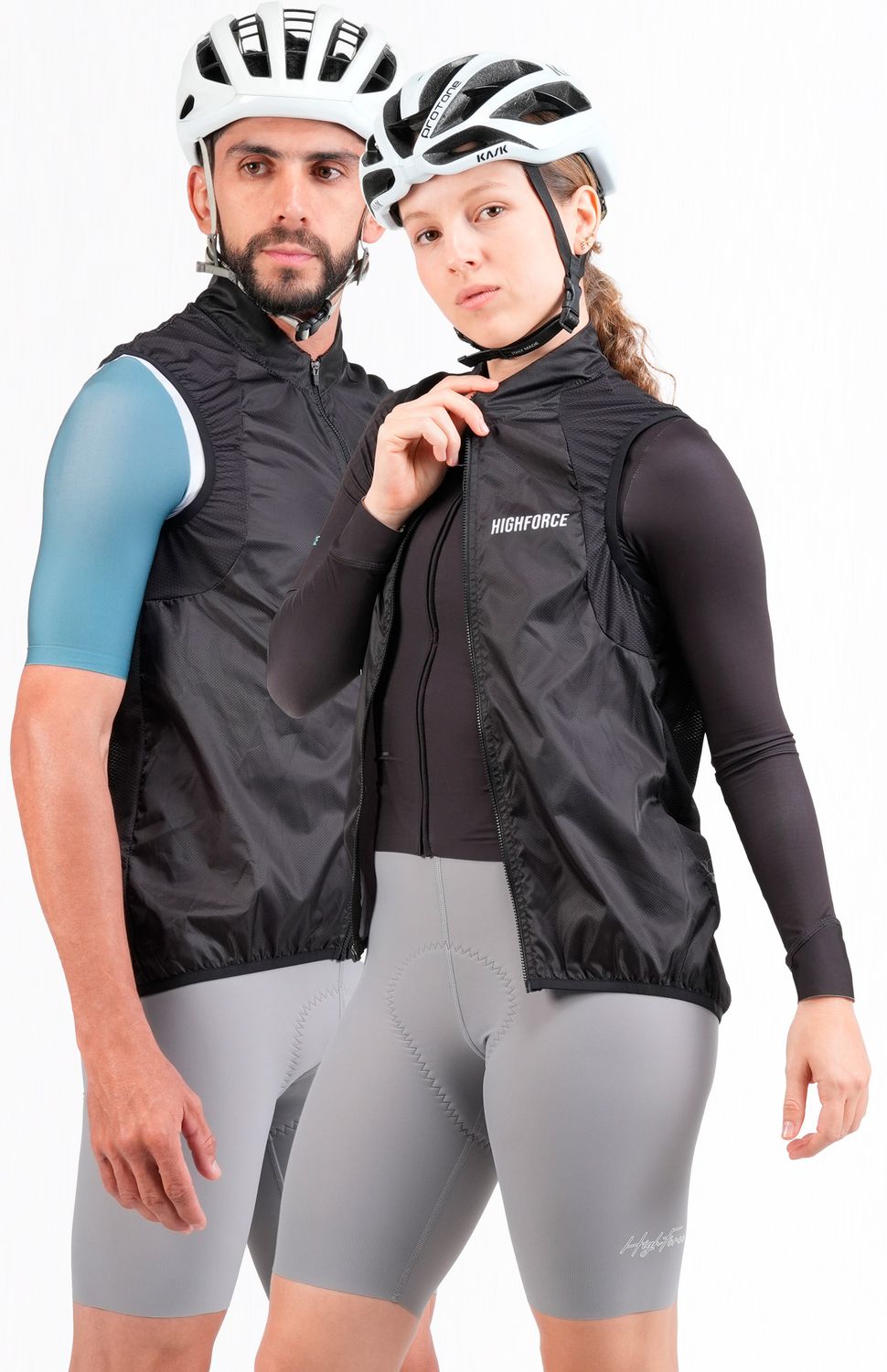 Chaleco ultraliviano, aerodinámico y con buena transpirabilidad, perfecto para protegerte de salpicaduras o lluvias ligeras, nuevo fit semiajustado.
Tejido antifluido para lluvia ligera o salpicaduras de agua.
Cortavientos.
Tejido Liviano.
Detalles de reflectivo en posterior para visibilidad en condiciones de poca luz o niebla.
Tecnología drifit - antimicrobial -protección UV
Cierre frontal semiautomático. 
 https://static.wixstatic.com/media/02498f_d30acca7dd674097886615c8aa93c405~mv2.png 
 140000 
 true 
 765474163,574087863,573463925
