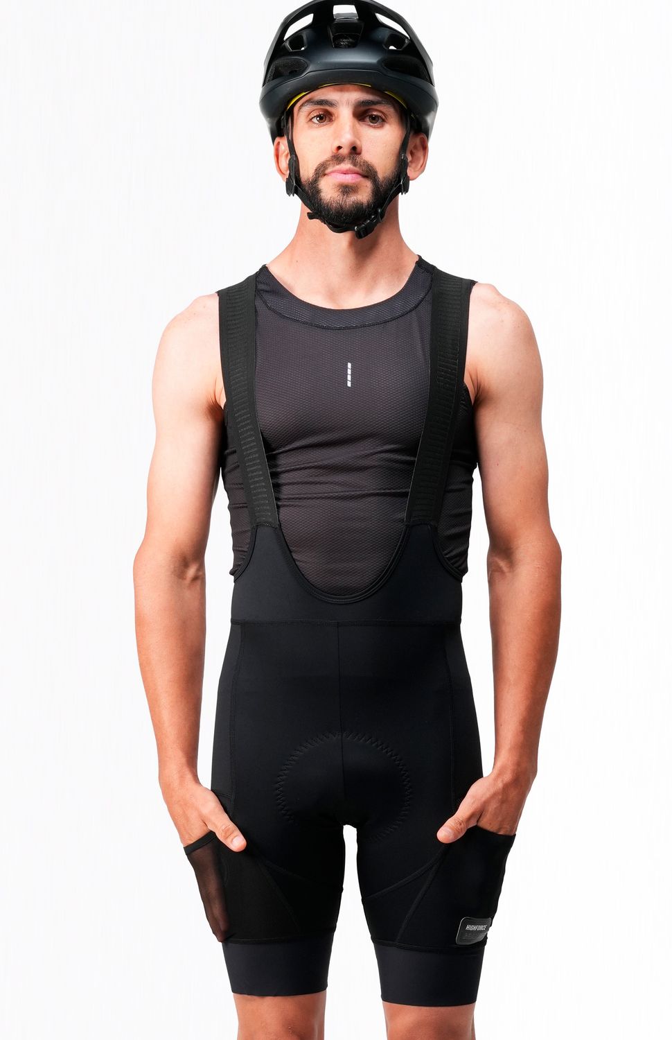 Nuestra Licra pro con bolsillos está diseñada para enfrentar los desafíos de la montaña y la carretera, un ajuste perfecto al cuerpo para rodar cómodo, una badana de 6 horas de duración y tecnología Cool max para regular la temperatura. Badana Italiana recorrido 6 horas. Elaborada con textiles brasileros. 2 bolsillos en costados para almacenamiento. 1 bolsillo en posterior para extra almacenamiento. Tirantas en material suave al contacto con la piel. Fajón con siliconado contorno de pierna. Tecnología Drifit. Se ajusta al cuerpo como una segunda piel. Detalles reflectivos 
 240000 
 https://static.wixstatic.com/media/02498f_cc44c9de7ceb43af883f03906b4a4a21~mv2.png 
 765476903,702363533,574078988