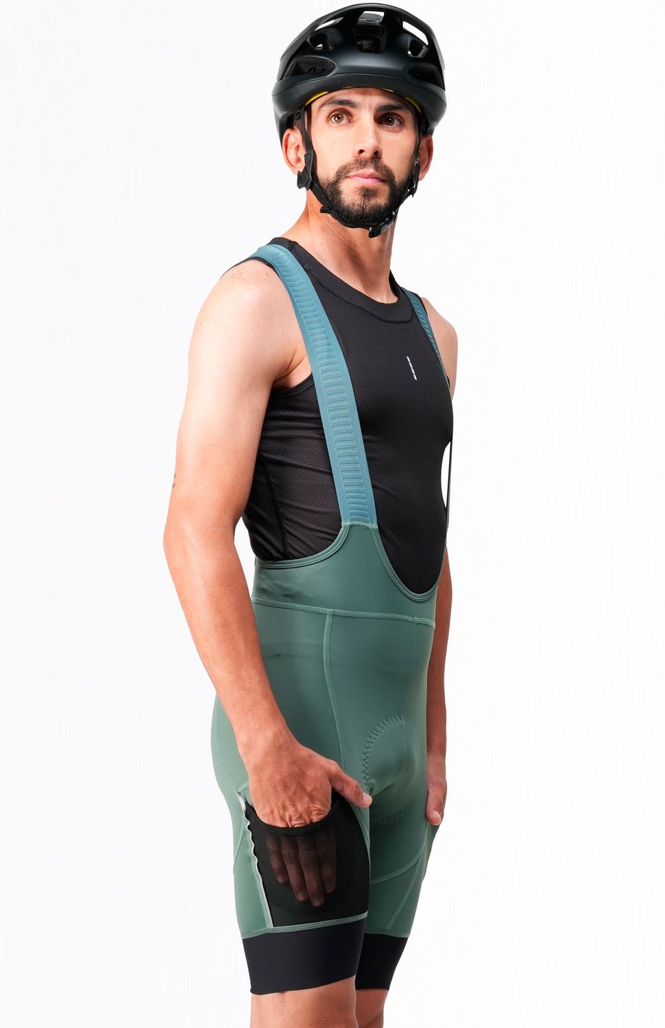 Nuestra Licra pro con bolsillos está diseñada para enfrentar los desafíos de la montaña y la carretera, un ajuste perfecto al cuerpo para rodar cómodo, una badana de 6 horas de duración y tecnología Cool max para regular la temperatura. Badana Italiana recorrido 6 horas. Elaborada con textiles brasileros. 2 bolsillos en costados para almacenamiento. 1 bolsillo en posterior para extra almacenamiento. Tirantas en material suave al contacto con la piel. Fajón con siliconado contorno de pierna. Tecnología Drifit. Se ajusta al cuerpo como una segunda piel. Detalles reflectivos 
 240000 
 https://static.wixstatic.com/media/02498f_cc44c9de7ceb43af883f03906b4a4a21~mv2.png 
 765476903,702363533,574078988