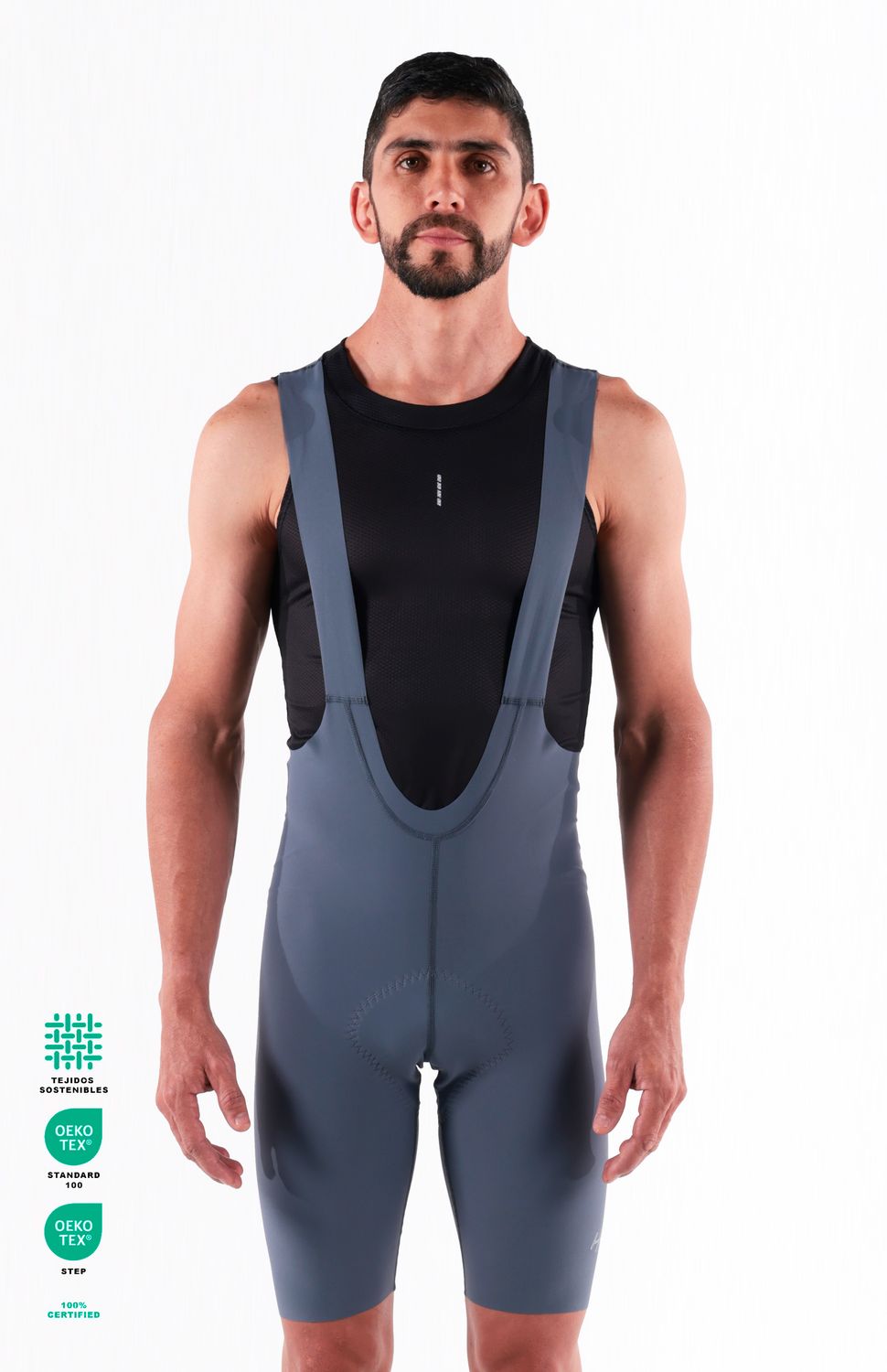 Nuestra licra premium, perfecta para rodar como lo hacen los profesionales, elaborada en hilos reciclables con textiles y badana italiana, se ajusta como una segunda piel al cuerpo. Badana Italiana espuma 3 densidades duración recorrido 8 horas. Textil Italiano elaborado con hilos de PET reciclado. Certificación Oeko tex. Sin costuras en costados para máxima comodidad. Tirantas corte laser con siliconado hipoalergénico para ajuste en hombros. Fajón con siliconado hipoalergénico en contorno pierna. Tecnología Drifit -Protección Uv -Antimicrobial. Se ajusta al cuerpo como una segunda piel. Tejido ultraliviano 
 320000 
 https://static.wixstatic.com/media/9e7c89_9c0a3171e58246da85a7c0da3c5efbc5~mv2.jpg 
 765476903,702363533,574078988