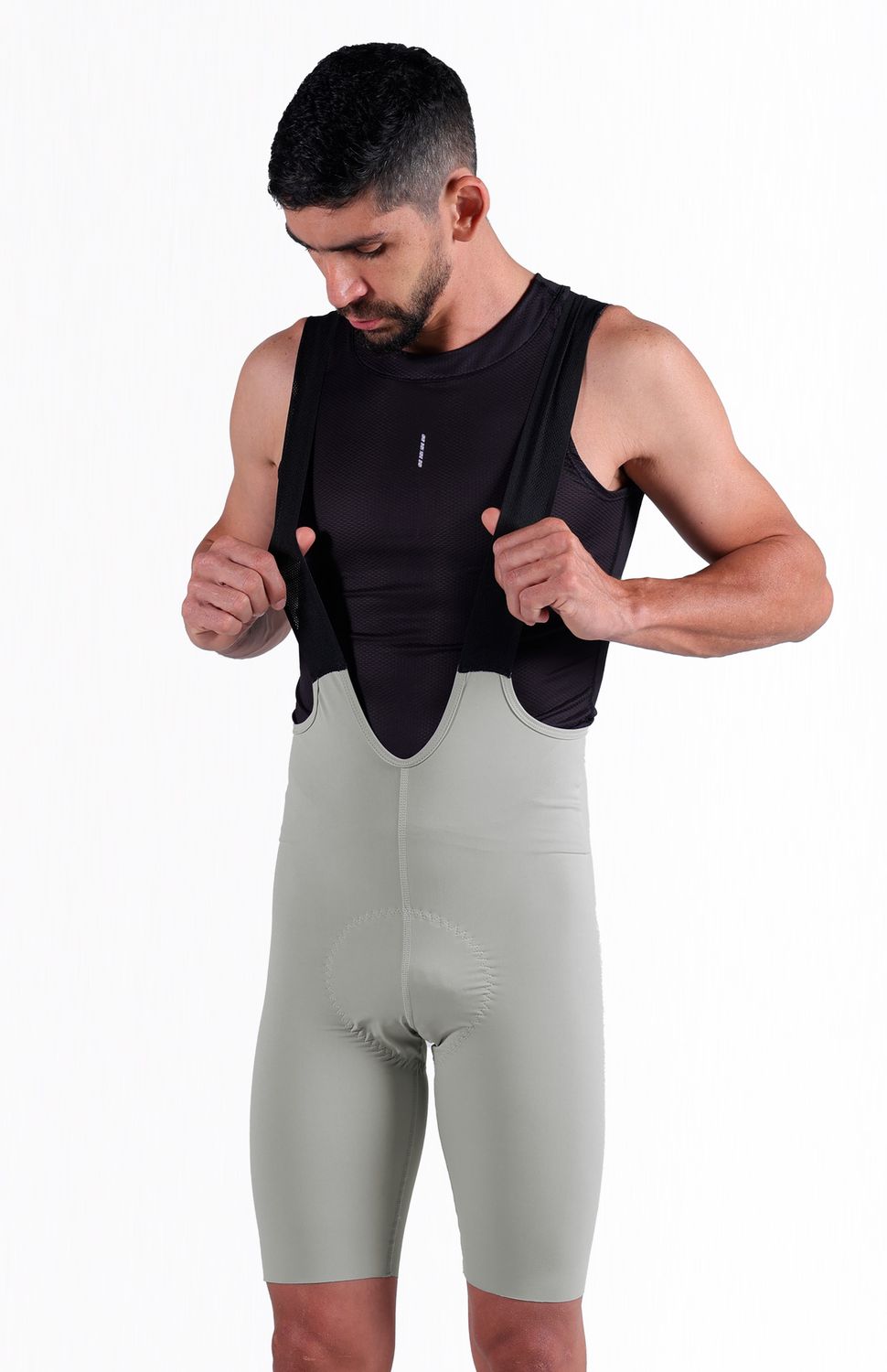 Nuestra nueva licra clásica sin costuras se ajusta al cuerpo brindando comodidad gracias a su estructura tubular (sin costuras), perfecta para rutas en Montaña o Ruta.
Badana Italiana duración recorrido 6 horas 
Tejido brasilero
Sin costuras en costados para máxima comodidad
Tirantas microperforadas para transporte de humedad
Banda Siliconada en contorno de pierna
Tejido liviano 
 195000 
 https://static.wixstatic.com/media/02498f_f7a96e6a57b6440099f7c71fbbc4c7c2~mv2.png 
 765476903,702363533,574078988