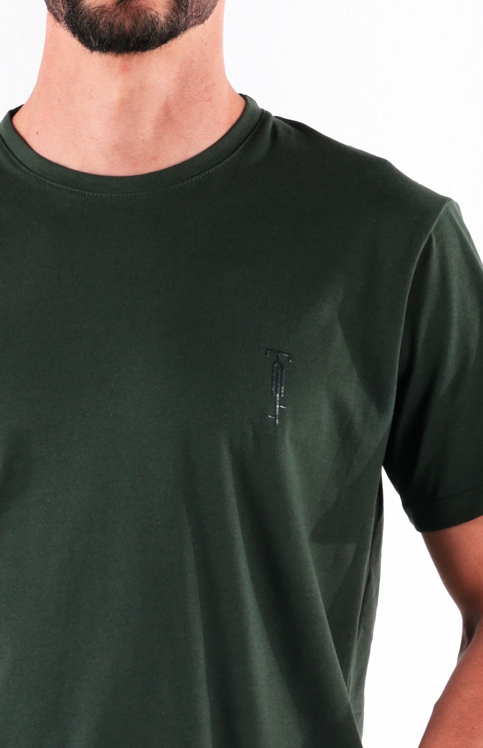 Experimenta la versatilidad y comodidad de esta camiseta elaborada con algodón peruano ,cuello redondo y fit semi ajustado , es perfecta para armar tus looks para cada día. 
 https://static.wixstatic.com/media/02498f_544259aa4a54478eb91e9935fafe1c49~mv2.jpg 
 50000 
 true 
 784576504,703237545,702363643