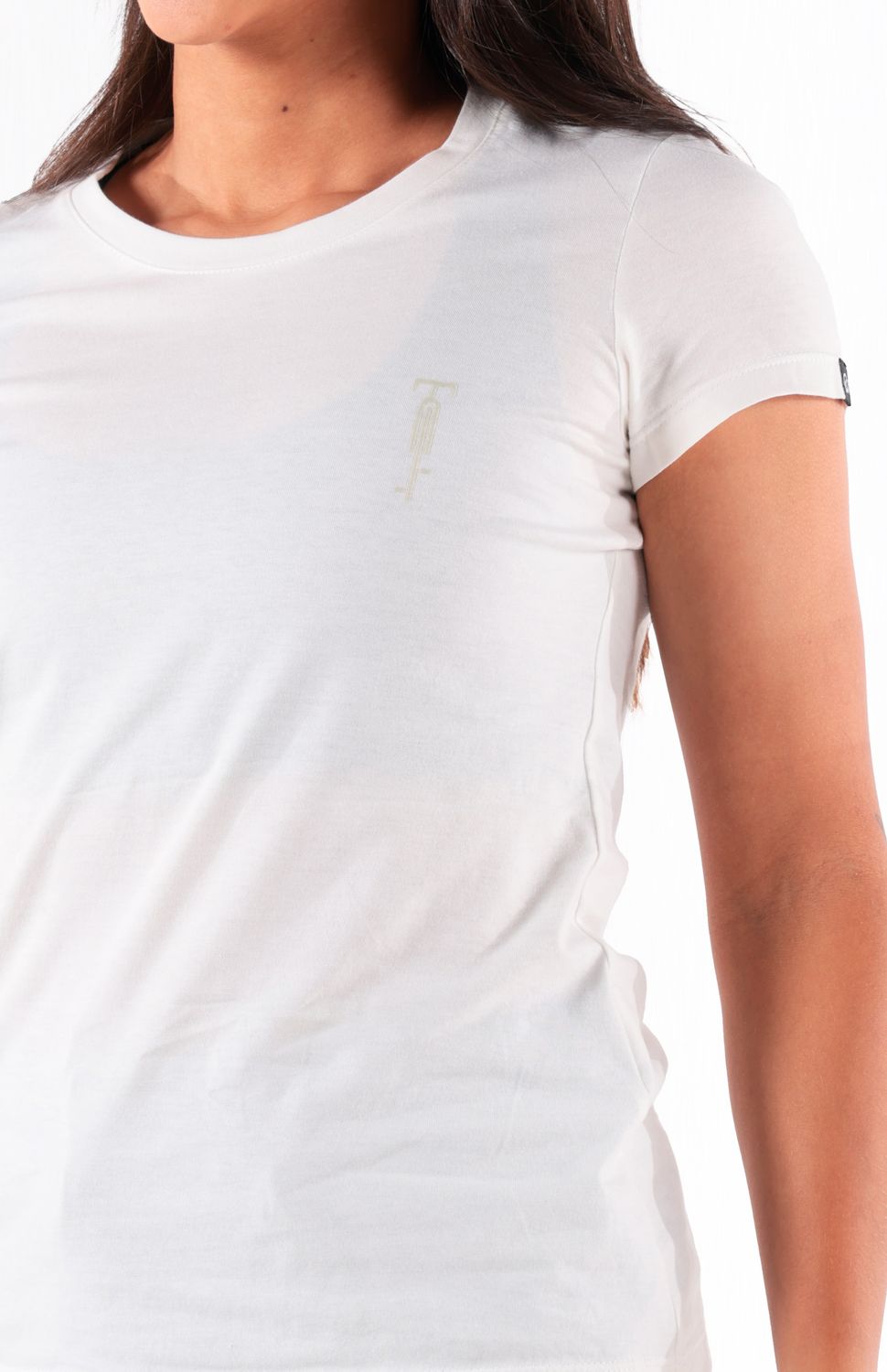 Experimenta la versatilidad y comodidad de esta camiseta elaborada con algodón peruano ,cuello redondo y fit semi ajustado , es perfecta para armar tus looks para cada día. 
 https://static.wixstatic.com/media/02498f_0c1729d1b5ce46bca3ed793df2478b20~mv2.jpg 
 50000 
 true 
 784576504,703237545,702363643