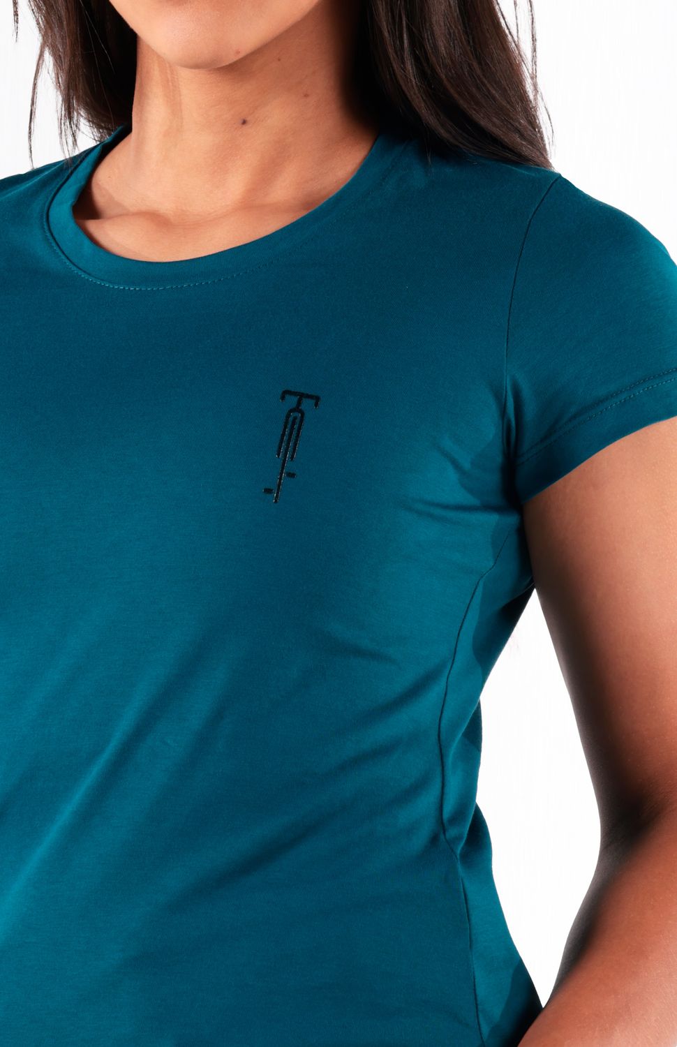Experimenta la versatilidad y comodidad de esta camiseta elaborada con algodón peruano ,cuello redondo y fit semi ajustado , es perfecta para armar tus looks para cada día. 
 https://static.wixstatic.com/media/02498f_0c1729d1b5ce46bca3ed793df2478b20~mv2.jpg 
 50000 
 true 
 784576504,703237545,702363643