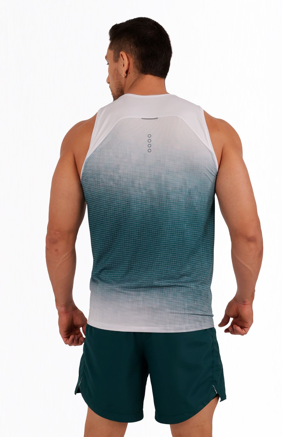 Esta camiseta esqueleto en tejido liviano microperforado, ofrece flujo de aire constante, manteniendo tu cuerpo fresco mientras levantas peso. Su diseño garantiza libertad total de movimiento y una ventilación superior, material ultraligero de secado rápido que elimina la humedad en segundos, ideal para esas sesiones donde das todo en el gym.
Ideal para: Gym, Levantamiento de pesas, Entrenamiento funcional, Crossfit.
 
 https://static.wixstatic.com/media/02498f_5746e01fea624e4189bd9944a3b962e4~mv2.jpg 
 76000 
 true 
 765474163,574087863,573463925