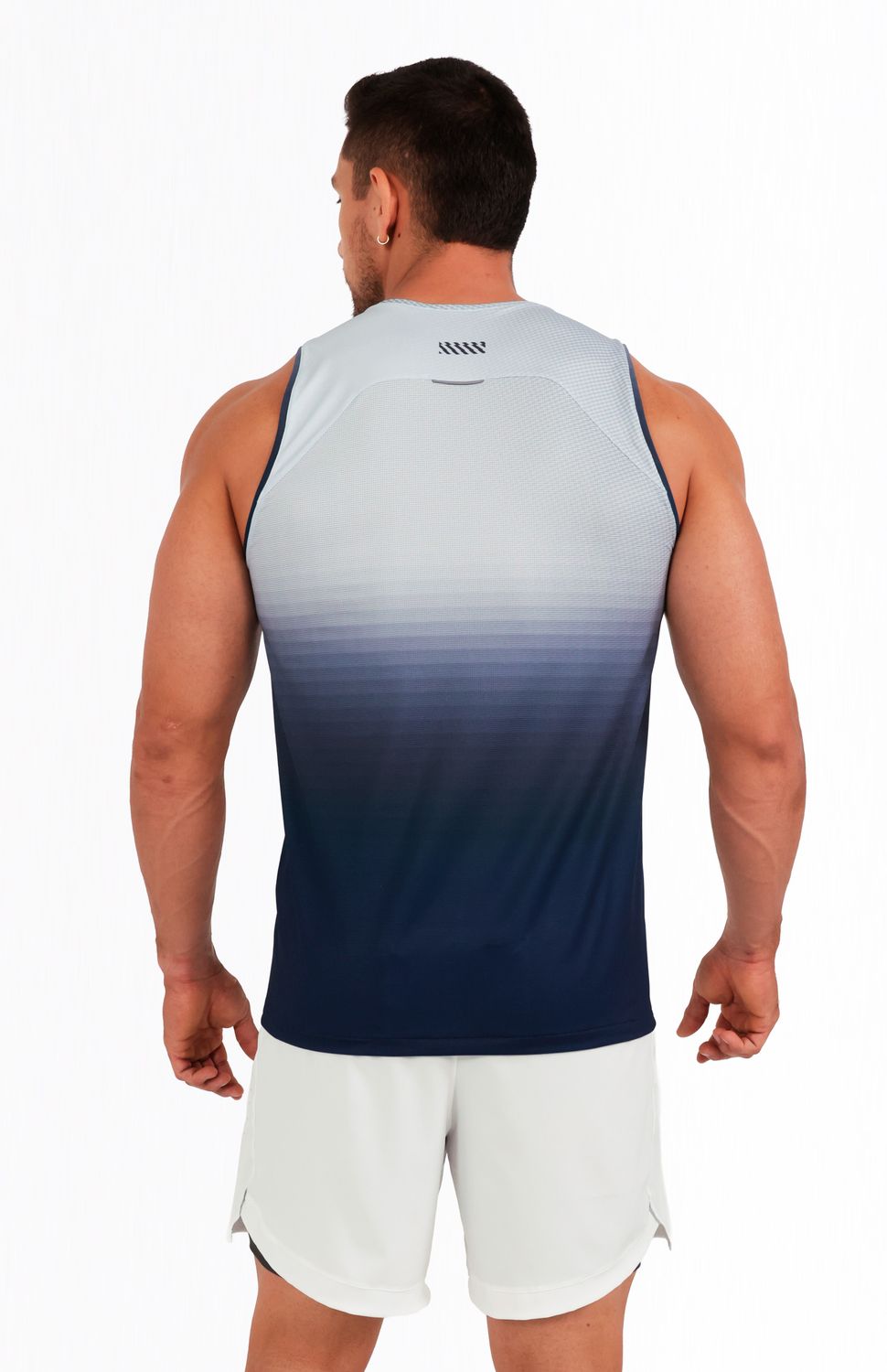 Esta camiseta esqueleto en tejido liviano microperforado, ofrece flujo de aire constante, manteniendo tu cuerpo fresco mientras levantas peso. Su diseño garantiza libertad total de movimiento y una ventilación superior, material ultraligero de secado rápido que elimina la humedad en segundos, ideal para esas sesiones donde das todo en el gym.
Ideal para: Gym, Levantamiento de pesas, Entrenamiento funcional, Crossfit.
 
 https://static.wixstatic.com/media/02498f_5746e01fea624e4189bd9944a3b962e4~mv2.jpg 
 76000 
 true 
 765474163,574087863,573463925