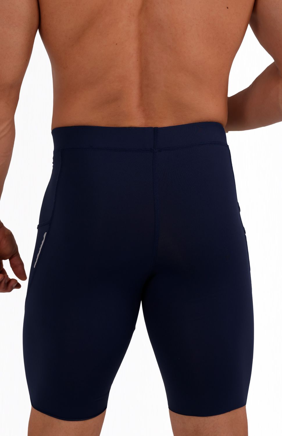 Licra de alto rendimiento diseñada específicamente para runners que buscan comodidad y funcionalidad, confeccionada en tejido compresivo liviano que favorece la circulación y reduce la fatiga muscular. Bolsillos laterales para almacenamiento seguro, sin costuras en ruedo para mayor comodidad, siliconado interno en contorno de pierna que evita deslizamientos, pretina anatómica que se ajusta perfectamente al cuerpo, detalles reflectivos para mayor visibilidad y seguridad.
 
 https://static.wixstatic.com/media/02498f_dda40e6a6b994401be71e6f7d96a7589~mv2.jpg 
 100000 
 true 
 765474163,574087863,573463925