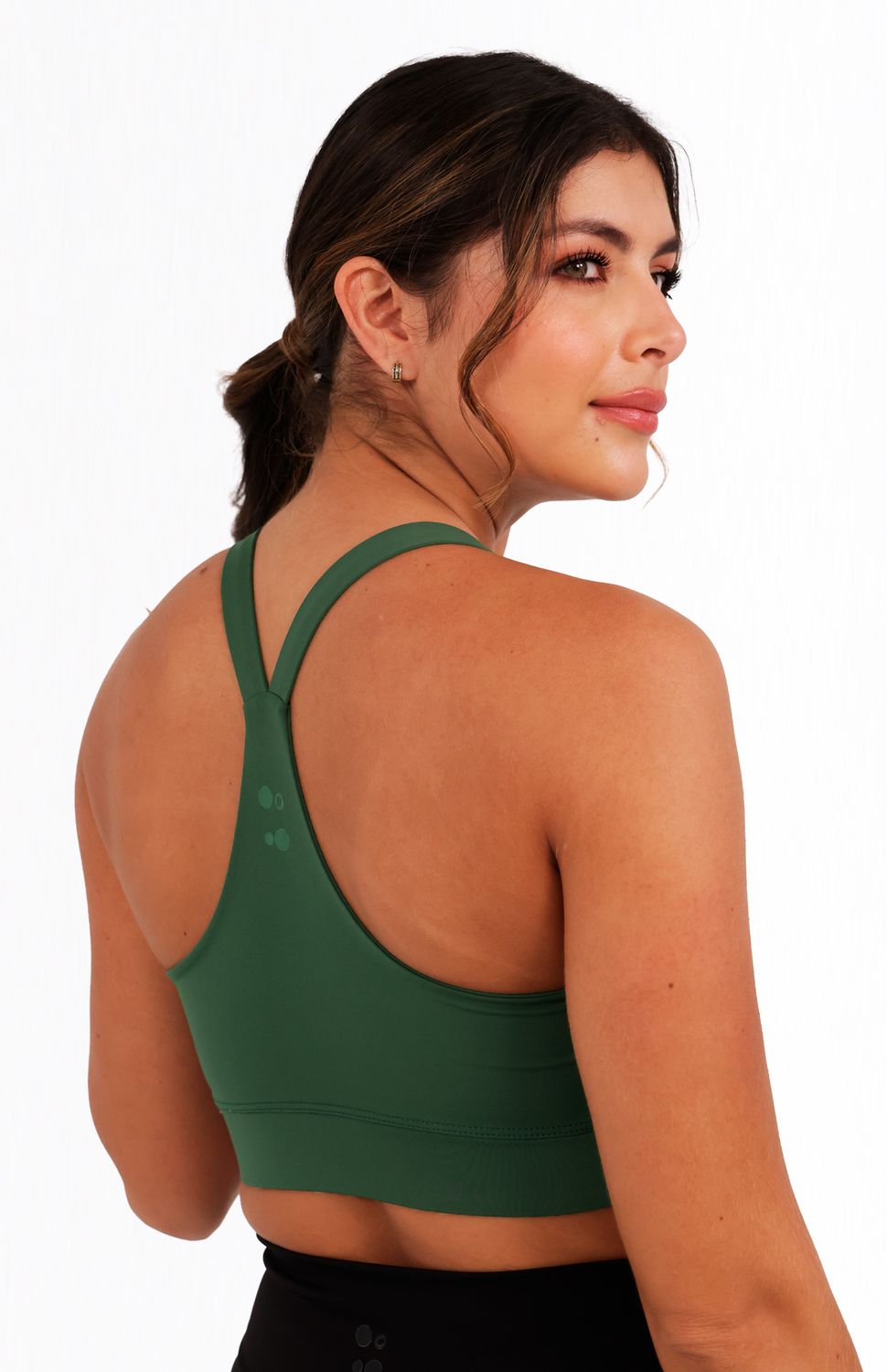 Top de entrenamiento diseñado para brindar comodidad y soporte durante tus sesiones de ejercicio. Confeccionado en tejido compresivo de doble capa que ofrece un ajuste seguro , soporte medio ideal para entrenamientos variados,terminaciones sin sesgos ni costuras para evitar roces e irritaciones,diseño anatómico que se adapta al cuerpo,transpirable y de secado rápido,máxima comodidad durante el movimiento.
Perfecto para Yoga, Pilates, Gym, Running y Entrenamientos de intensidad moderada a alta.
https://static.wixstatic.com/media/02498f_afff79092b954904ad2d0819340830eb~mv2.jpg
60000
true
765474163,574087863,573463925
https://video.wixstatic.com/video/02498f_fd7db966351440c299323c3ecb938e1d/1080p/mp4/file.mp4