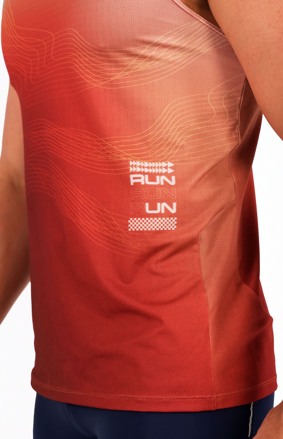 Entrena sin límites con nuestra camiseta running ,gracias nuestro tejido microperforado de alta ventilación que mantiene tu cuerpo fresco mientras corres. Su fit semiajustado se adapta a tu movimiento sin restringir, ideal tambien para pesas o crossfit. Material de secado rápido que distrubuye la humedad de manera uniforme.
Ideal para: Gym, Crossfit, Running, Entrenamiento funcional.

 
 https://static.wixstatic.com/media/02498f_1396673592e14e4b878746a3708163f4~mv2.jpg 
 70000 
 true 
 765474163,574087863,573463925